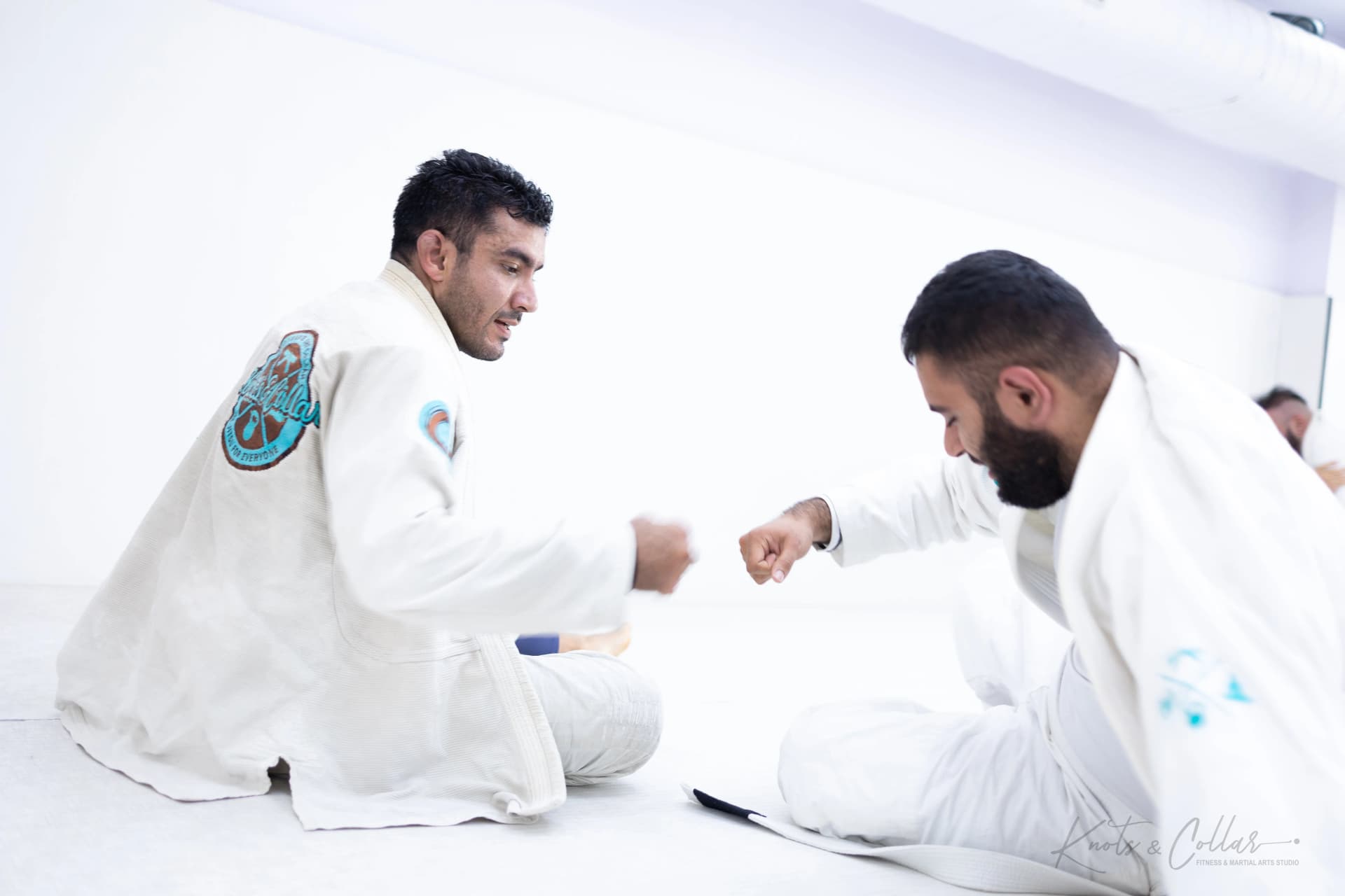 students rolling during bjj training at Knots &amp; Collar Delhi